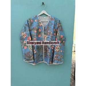 Chaqueta estilo bohemio de algodón con estampado de bloques acolchados hechos a mano para mujeres indias abrigo con botones transpirables para invierno y otoño - Product Image 1