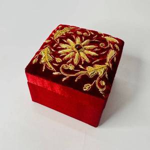 Caja de Joyería de Lujo Hecha a Mano con Tela de Seda y Chenilla, Precio de Mayoreo Disponible, Pieza de Buena Calidad - Product Image 1