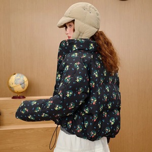 เสื้อแจ็คเก็ตพัฟเฟอร์กันน้ำคุณภาพสูง น้ำหนักเบา แบบมีซิป สำหรับผู้ชาย ผู้หญิง และเด็ก อุ่นสบายสำหรับฤดูหนาว ใช้กลางแจ้ง มีฮู้ด ถอดออกได้ พร้อมลายปัก - Product Image 2