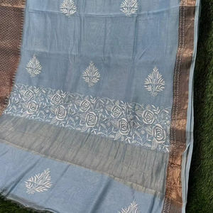 Saree en soie pure Maheshwari de haute qualité avec chemisier traditionnel fantaisie Lucknowi Chikan Work sans rides et toutes saisons Party Wear - Product Image 1