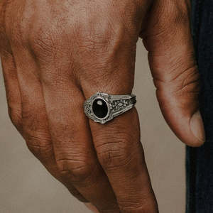 Anillo Hallmark Silver Crossroads para Hombre, Moderno y Elegante, de Acero Inoxidable con Corte Ovalado de Diamante, Bisel de Oro Rosa de 18K, Regalo Perfecto - Product Image 1