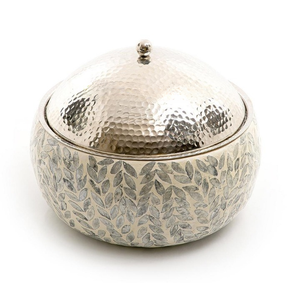 Elegante cazuela de metal martillado con incrustaciones florales, servicio artesanal de lujo para hoteles, catering y servicio de comida - Product Image 4