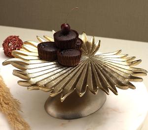 Support à gâteau en métal décoratif, design feuille de palmier dorée de luxe, support à dessert tropical, pour hôtel, maison, décoration de table de mariage - Product Image 1