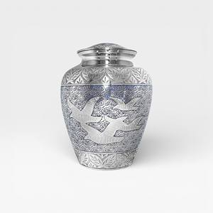 Urne commémorative en argent gravée à la main avec motif détaillé, symbole de paix, d'amour et de repos éternel - Product Image 1