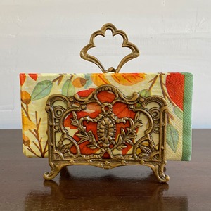 Porte-serviettes en métal de luxe finition or pour les occasions spéciales, tables festives et cadeaux de pendaison de crémaillère, fabriqué à la main en Inde - Product Image 1