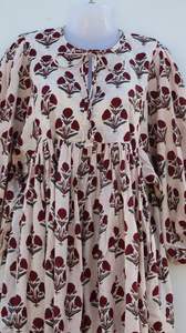 เดรสสั้นพิมพ์ลายดอกไม้สำหรับผู้หญิง, เดรสกระโปรงสั้นผ้าฝ้ายลายดอกไม้มีเอกลักษณ์ตรงเอวตามธรรมชาติ - Product Image 2