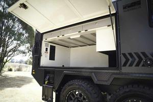 รถคาราวานขนาดใหญ่ 22.4 ฟุต มินิโมเดิร์น พับได้ 4x4 รถพ่วงแคมป์ปิ้งแบบป๊อปอัพ สำหรับตั้งแคมป์กลางแจ้ง โครงสร้างอลูมิเนียม น้ำหนักเบา 2-4 ที่นอนแบบสองชั้น - Product Image 4