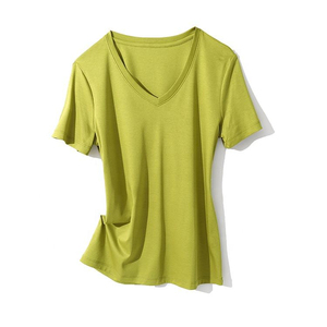 T-shirts respirants personnalisés OEM et ODM T-shirts en coton à col en V pour femmes directement de l'usine Livraison rapide en vrac T-shirts à col en V pour femmes - Product Image 3