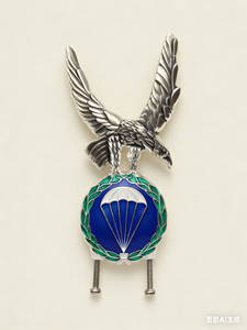 Insignia de Metal Personalizada de Paracaidista con Águila, Pin de Solapa con Esmalte Artesanal y Cierre de Rosca y Mariposa para Souvenir y Colección - Product Image 3