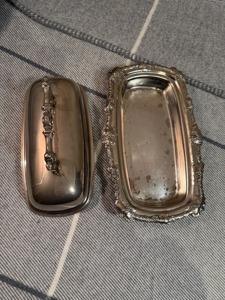 Plat de service rectangulaire élégant en argent avec couvercle pour hôtel, restaurant et mise en place de table sur le thème royal en provenance d'Inde - Product Image 4