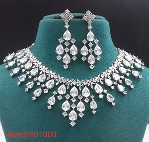 Collier AD élégant avec boucles d'oreilles assorties idéal pour les tenues de mariage des femmes, les événements spéciaux et les fonctions festives - Product Image 5