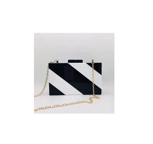Embrayage en résine époxy à bande blanche et noire pour les fêtes utilisation de mariage prix de gros mode dames pochette Look moderne - Product Image 1