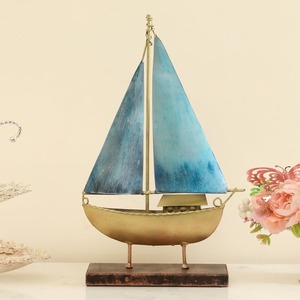Élégante statue en métal de voilier bleu sur une base marron, idéale pour la décoration intérieure ou l'affichage de bureau à thème nautique, vente en gros d'Inde - Product Image 2