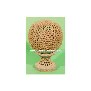 Porte-bougie en pierre ollaire avec motif en treillis décoratif - Product Image 1