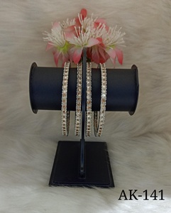 Bijoux de bracelets AD élégants fabriqués en Inde pour le bureau et les accessoires de fête disponibles à la vente - Product Image 2