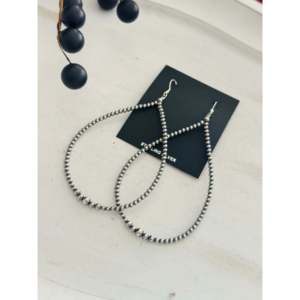 Boucles d'oreilles pendantes en perles graduées Navajo, en argent sterling, avec un design élégant en forme de goutte d'eau - Product Image 4