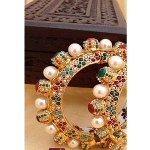 Bracelet ouvrable de luxe avec motif Meenakari traditionnel Bracelet avec Meenakari pour femmes Vêtement traditionnel pour les fonctions - Product Image 1