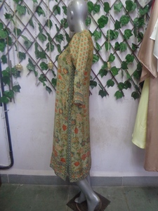 Kurta indien prêt-à-porter de qualité supérieure pour femmes, parfait pour les fêtes et le travail, disponible auprès d'un grossiste indien - Product Image 5