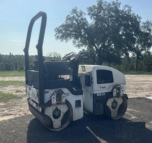 Tractor de Ruedas B-O-B-C-A-T BCA24 Usado del 2005 con Motor y Caja de Cambios, Listo para Entregar - Product Image 3