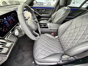 Sedán de Lujo Clase S 580 4MATIC 2025-2026, 496hp, Motor V8 de 4.0L con Asistencia Híbrida Suave, Techo Panorámico Oscuro - Product Image 5
