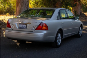 Meilleur véhicule d'occasion conduite à gauche |   Conduite à droite |   37 000 KM 2001 TOYOTA AVALON XLS - Product Image 2