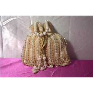 กระเป๋าถือปักลายมือประดับมุกและทองคำ งานแฮนด์เมด - Product Image 1