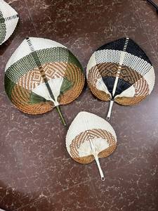 Éventail à main en feuilles de palmier, style culturel - Product Image 4