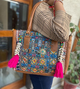 Bolso bordado tradicional hecho a mano indio para mujer, bolso de compras con borlas Banjara Vintage, bolso de mano bohemio Hippie con estilo - Product Image 2