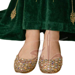 Calzado de Moda Personalizable al Por Mayor a Precio Económico para Mujer, Khussa de la Mejor Calidad, Suela Antideslizante, Parte Superior de Gamuza y Terciopelo - Product Image 3