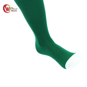 บริการ OEM ราคาโรงงาน ถุงเท้าฟุตบอลผู้ชายสำหรับฤดูหนาว ถักทอจากวัสดุที่เป็นมิตรกับสิ่งแวดล้อม ระบายอากาศได้ดี คุณภาพสูง พร้อมโลโก้ที่ข้อเท้า - Product Image 6