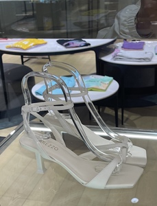 Nhà Máy <span class=keywords><strong>2025</strong></span> Giá Hiện Đại Acrylic Tùy Chỉnh Giày Hiển Thị Đứng Rõ Ràng Giày Dép Riser & Hỗ Trợ Cho Dép Gót Giày Thể Thao - Product Image 4