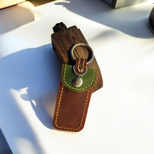 Décapsuleur personnalisé en cuir véritable vintage fait à la main, porte-clés multifonctionnel en alliage de zinc, logo personnalisé pour hommes - Product Image 6