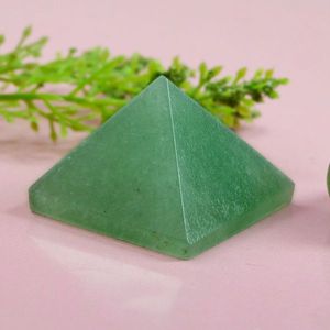 พีระมิดคริสตัลเฟิงสุ่ย หินอะเวนเจอรีนสีเขียวธรรมชาติ ขนาด 20-25 มม. หินนำโชคเพื่อความเจริญรุ่งเรืองและพลังบวก - Product Image 5