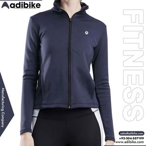 Veste à capuche zippée à manches longues légère et respirante pour femme, best-seller, avec logo sur le devant, idéale pour le yoga et l'entraînement - Product Image 1