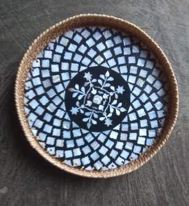 Plateau de service de luxe en rotin et nacre fait à la main en gros, parfait pour la nourriture et le petit déjeuner, plateau de service rustique en nacre - Product Image 1