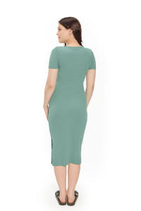 Vente en gros de robe moulante pour femmes avec encolure dégagée et demi-manches en dessous du genou en Spandex parfait pour les soirées décontractées - Product Image 5