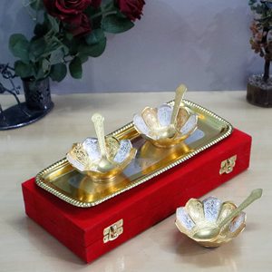 Ensemble de bols en laiton attrayant et les plus vendus avec plateau et cuillères Ensemble de bols et cuillères en métal de style zen asiatique en or disponible à bas prix - Product Image 2