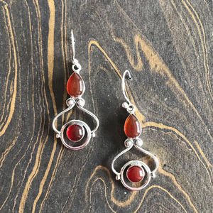 Pendientes de Cornalina en Forma de Gota (5.2 Gramos) Chapados en Oro, Joyería de Boda, Ónix, Zafiro, Esmeralda, Cuarzo, Perla, Diamante, Rubí, Forma de Gota de Agua - Product Image 1