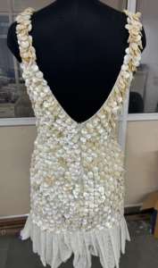 Elegante y Hermoso Vestido de Fiesta con Cuentas y Lentejuelas Bordadas a Mano, Escote Profundo en V, Cintura Natural, Recto, Hasta la Rodilla, con Forro - Product Image 6