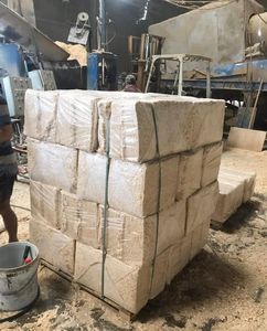Virutas de madera de pino de alta calidad para empresas - Virutas de madera para lecho de aves de corral - Virutas de madera de grado industrial para el mercado de EE. UU. y la UE - Product Image 1