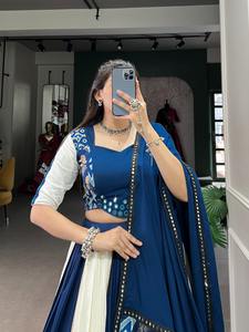 Aspecto elegante Atractivo Alta demanda Navratri Rayón puro con estampado y espejo Trabajo Lehenga Choli Fabricante de Surat - Product Image 6