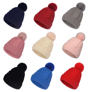 Bonnets en peluche chauds d'hiver pour hommes et femmes, logo personnalisé, pompon de haute qualité, broderie réglable, activités de plein air par temps froid, OEM - Product Image 2