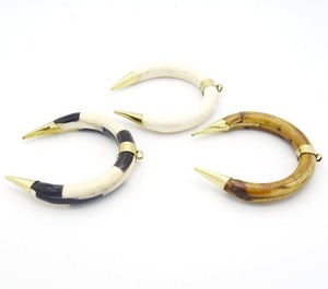 Colgante de Colmillo de Búfalo Pulido Natural |   Joyería Artesanal de Hueso de Buey - Product Image 5