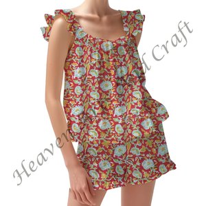 Lujoso Conjunto de pijama con pantalones cortos y estampado Floral, bloque de mano, Primavera/Verano, conjunto de PJ con mangas ajustadas con volantes y tiras florales - Product Image 1