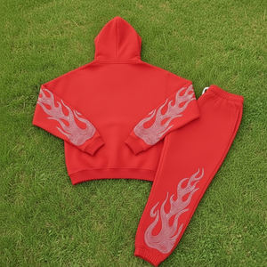 Ensemble de survêtement décontracté pour homme avec logo personnalisé, comprenant un sweat à capuche délavé à l'acide et orné de strass, et un pantalon de survêtement évasé. - Product Image 2