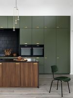 Set Perabot Dapur Kayu Modular Modern Shaker Ramah Lingkungan Siap Rakit Lengkap dengan Pulau Penyimpanan, Meja, Laci Geser, dan Wastafel