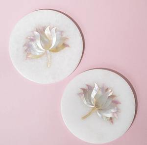 Dessous de verre carré en marbre blanc fait à la main avec incrustation de vadrouille florale élégant dessous de verre en pierre naturelle marbre décoratif de luxe - Product Image 3