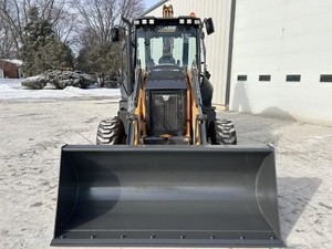 รถตักล้อยางแบคโฮดีเซล 580SV ปี 2024 พร้อมเครื่องยนต์ประสิทธิภาพสูงและชุดเกียร์แบริ่ง - Product Image 2