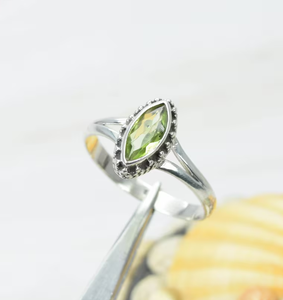 แหวนพลอยเจียระไนสีเขียว925เพอริดอททำด้วยมือเครื่องประดับมาร์คีสโตนของขวัญครบรอบปี - Product Image 1