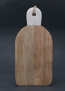 Grande planche à découper ronde en bois d'acacia durable, multifonctionnelle, pour la découpe et le service en cuisine - Product Image 4